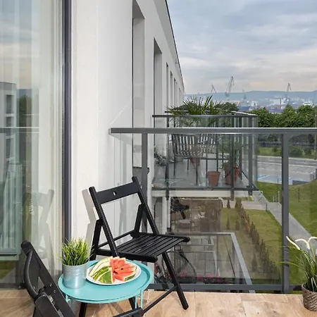 Goma Rent Nadmorskie Tarasy Z Widokiem Na Morze דירה גדינייה